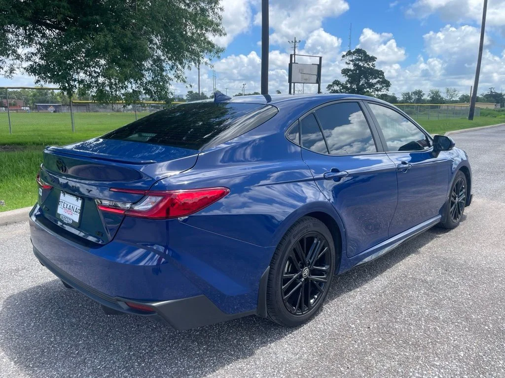 2025 Toyota Camry SE - Photo 12
