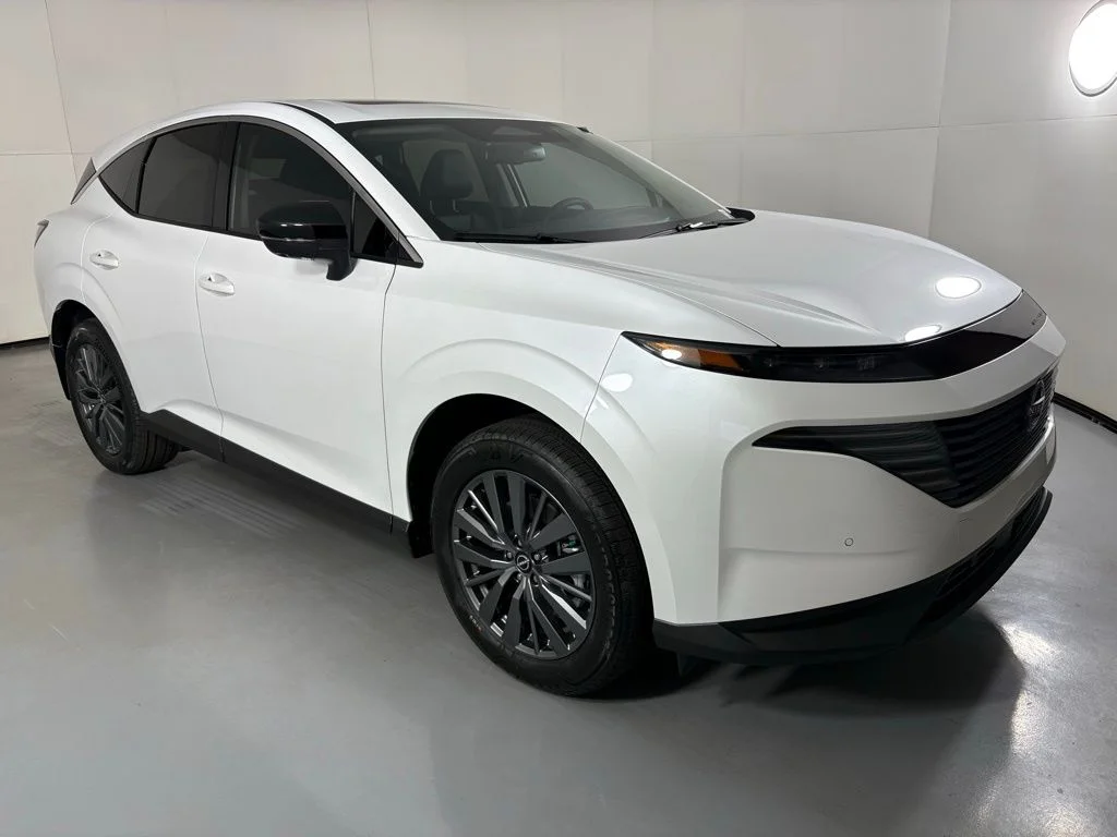 New 2026 White Nissan SL image 2