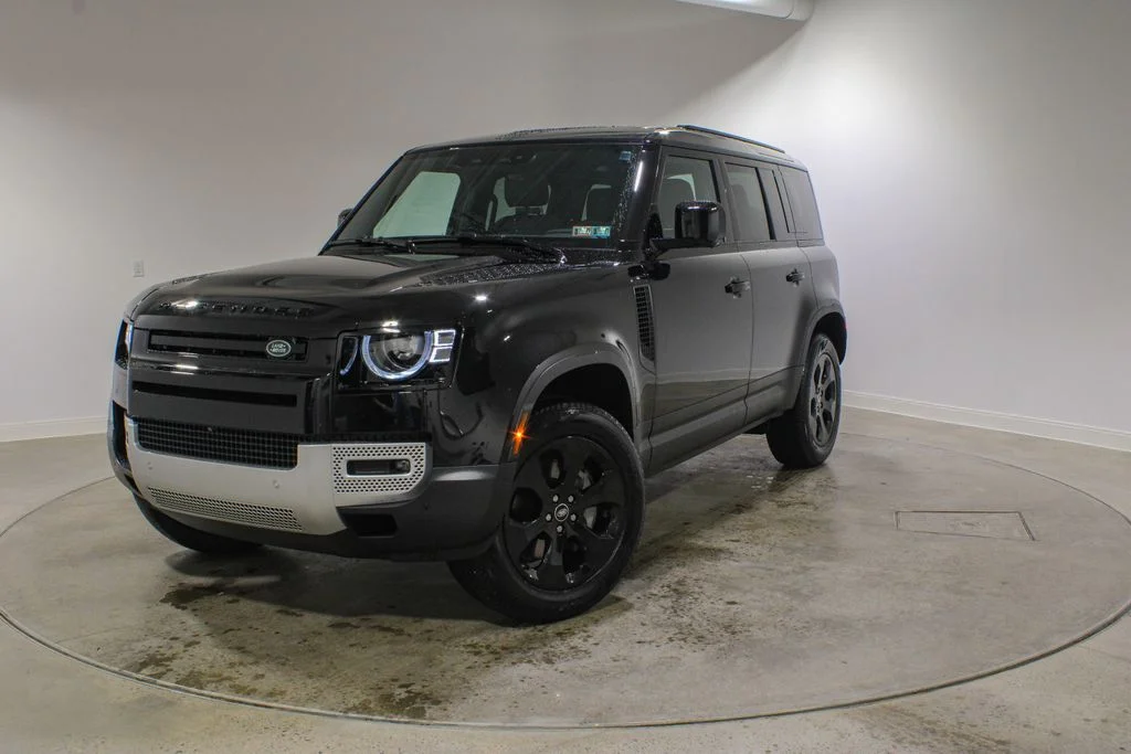 2025 Land Rover Defender 110 S P300's photo