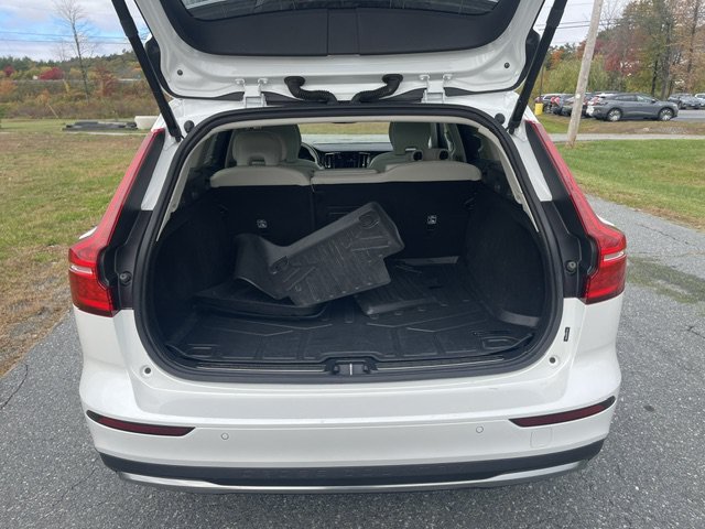Used 2023 White Volvo Plus image 9