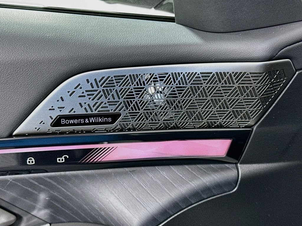 2026 BMW 5 Series 550e - Photo 19