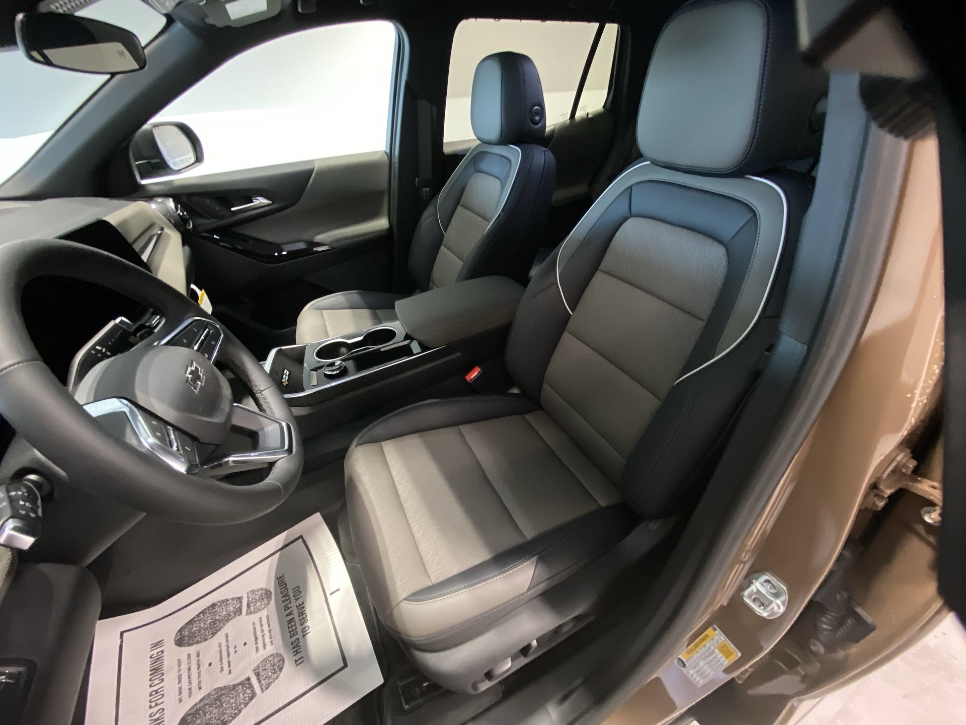 2027 Chevrolet Equinox LT - Photo 18
