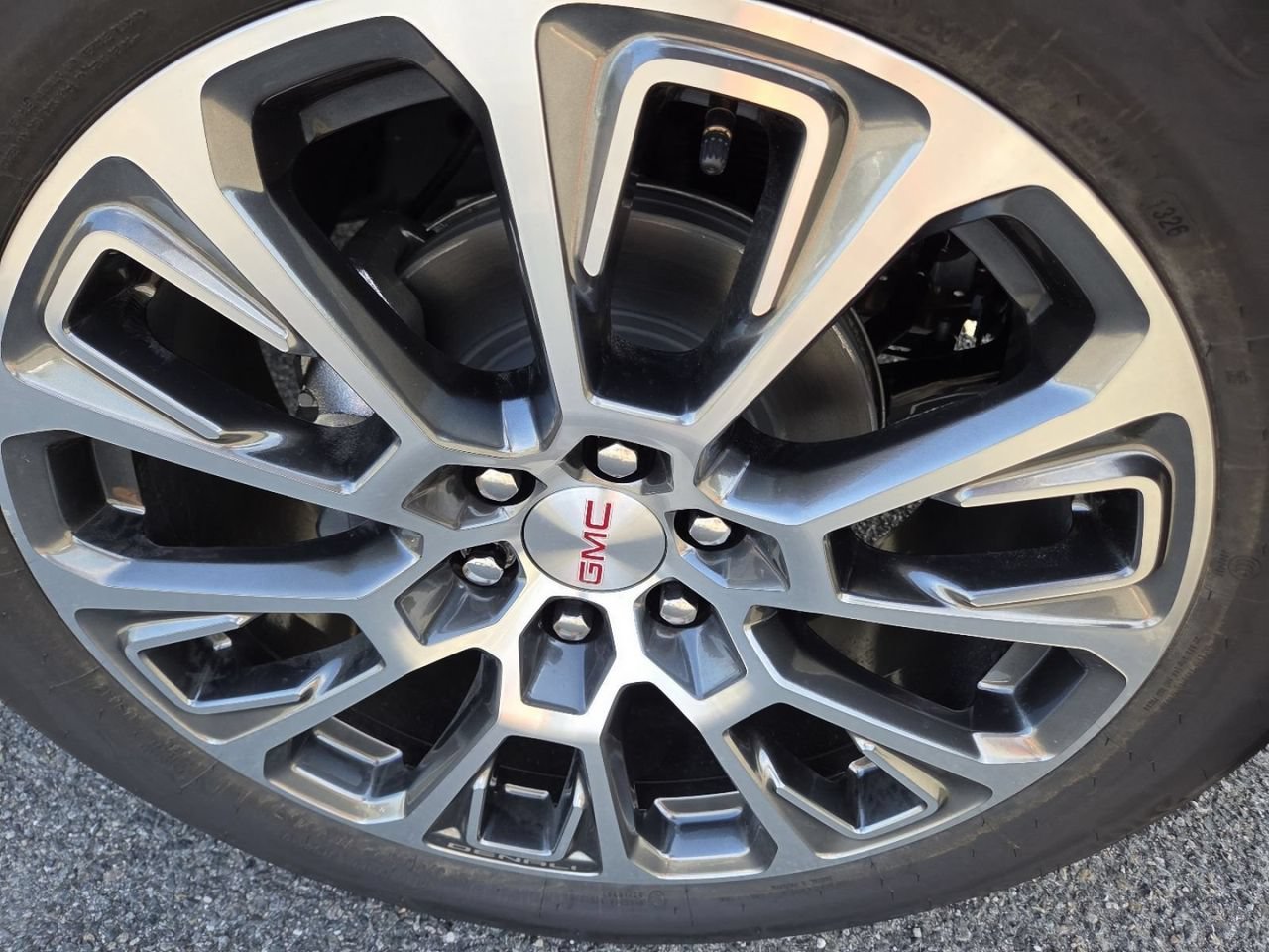 2026 GMC Yukon XL Denali - Photo 19