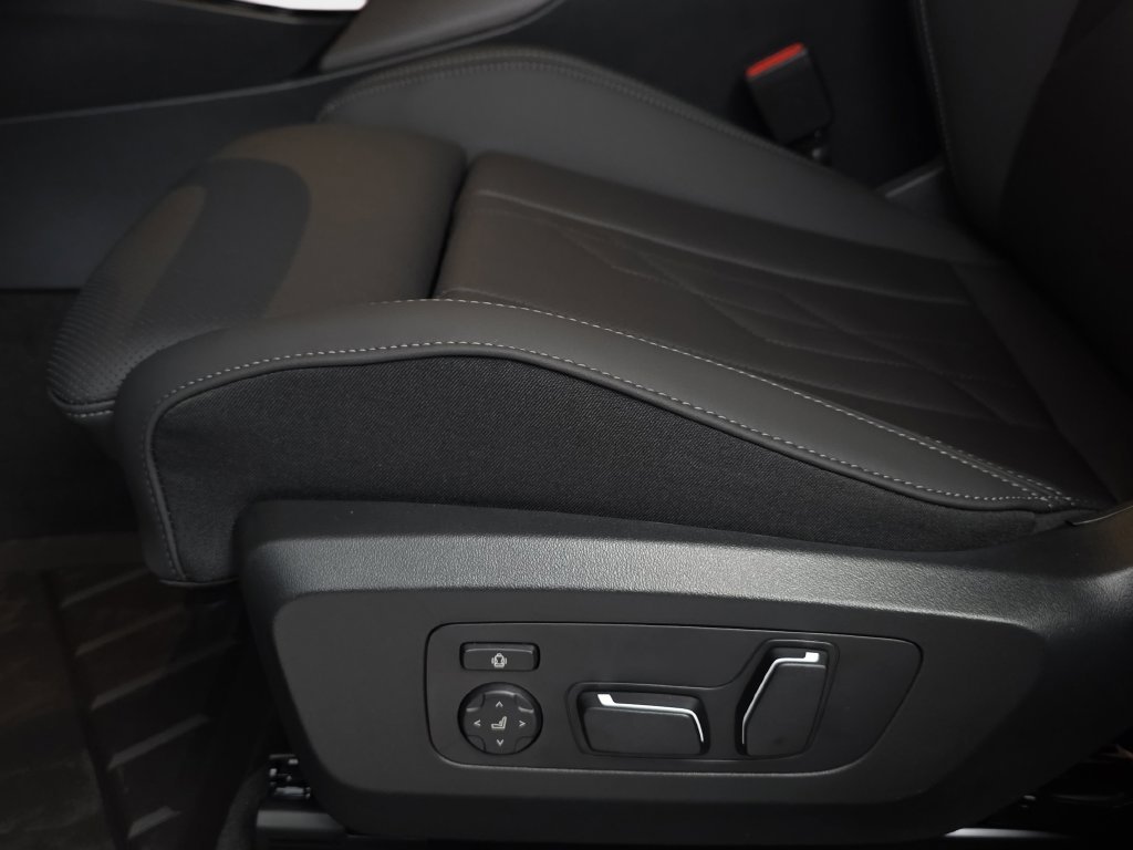 Used 2026 Skyscraper Grey Metallic BMW 30 xDrive image 28