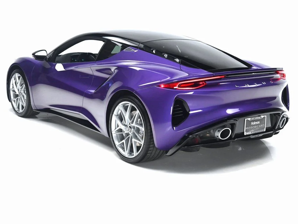 2026 Lotus Emira - Photo 6