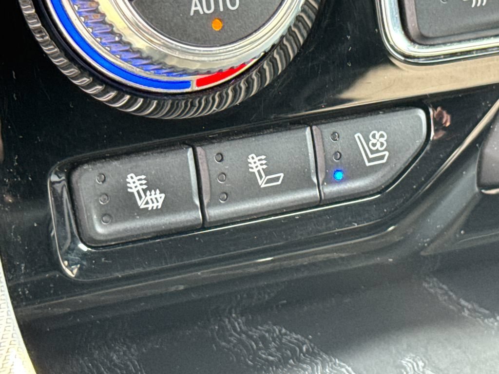 2021 GMC Yukon Denali - Photo 16