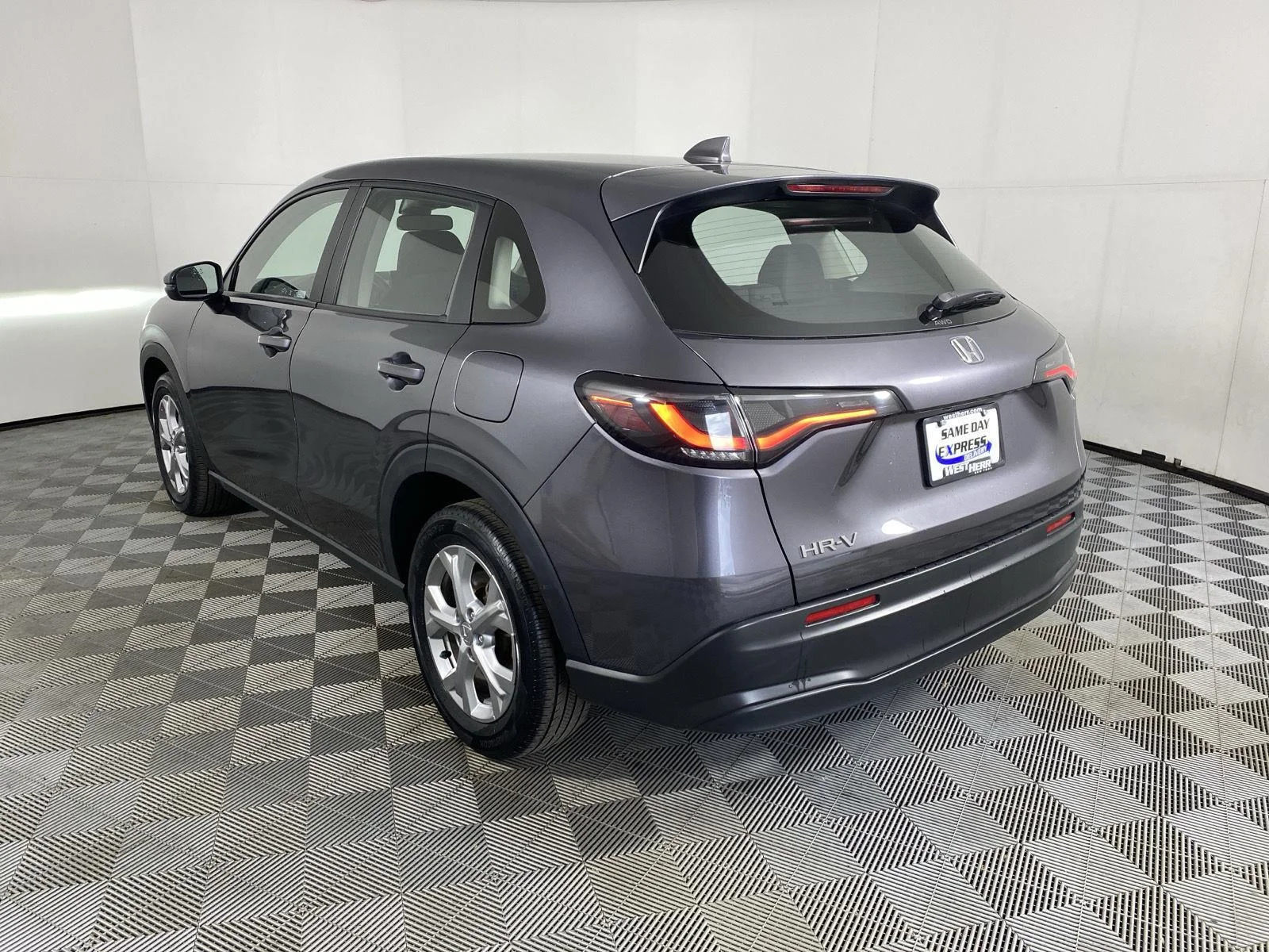Used 2023 Modern Steel Metallic Honda LX image 5