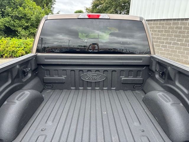 Used 2017 Champagne Ford XLT image 12