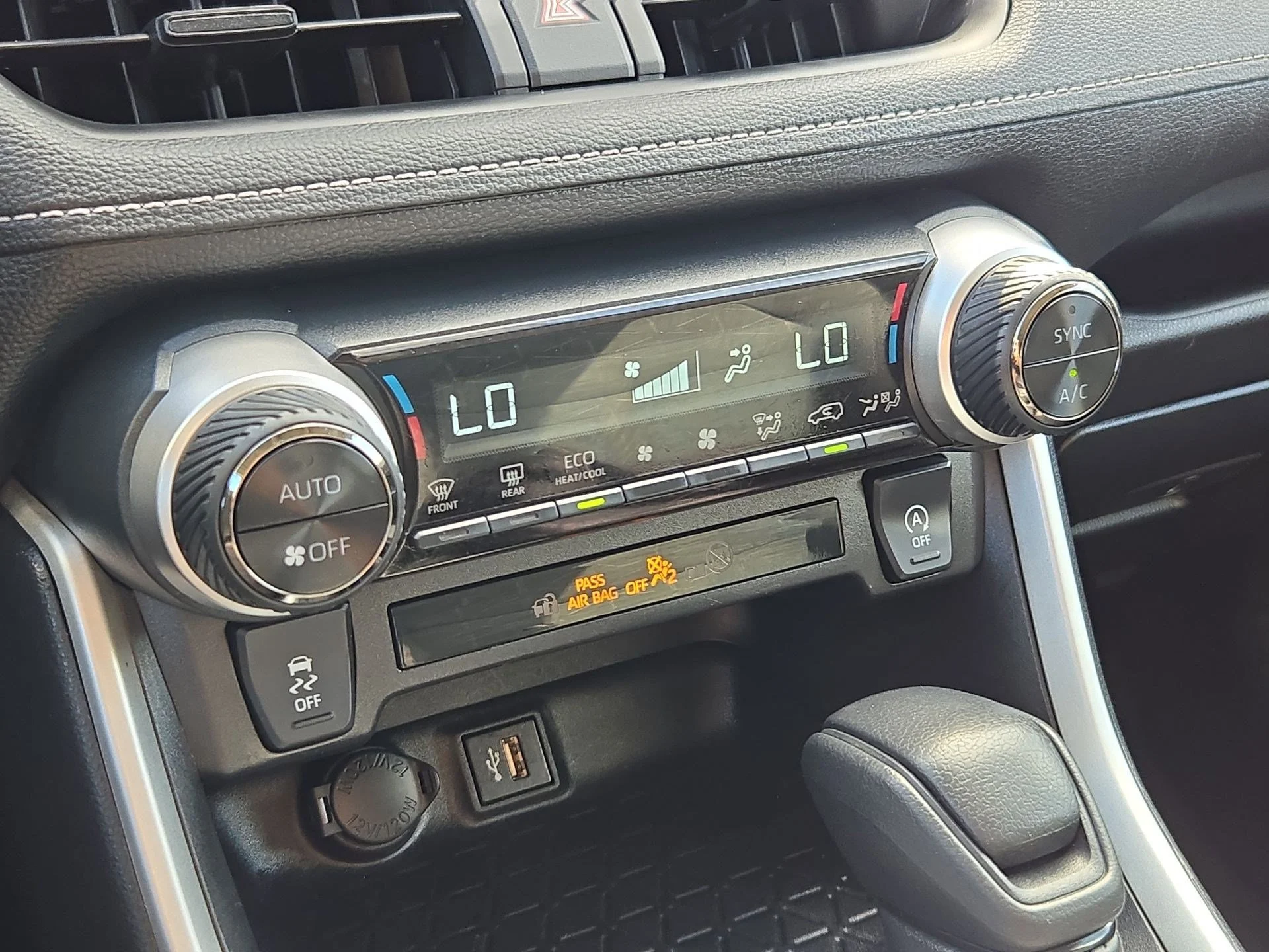 Used 2024 Wind Chill Pearl Toyota XLE image 24
