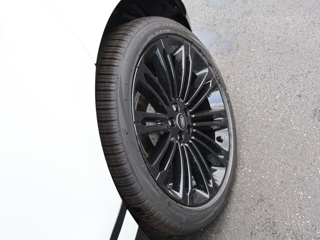 New 2026 Fuji White Land Rover  image 39