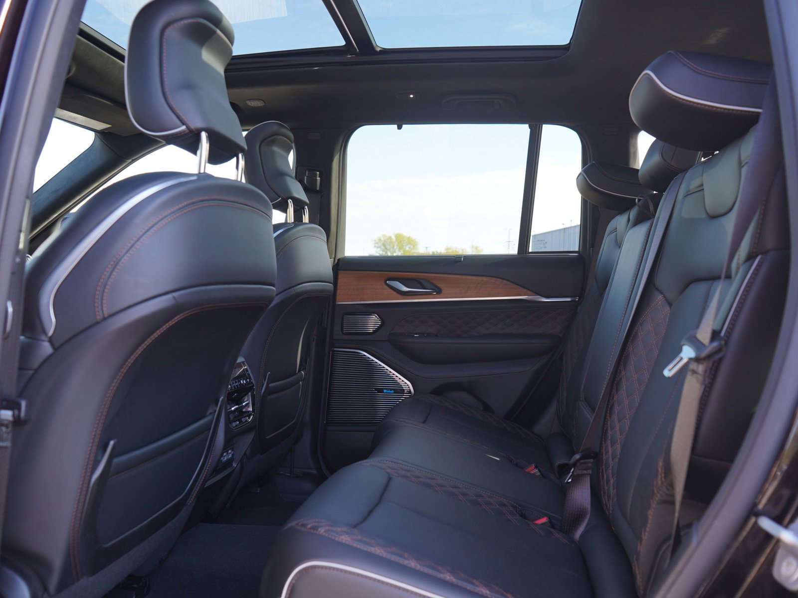 Used 2022 Ember Pearlcoat Jeep Summit Reserve 4Xe image 22