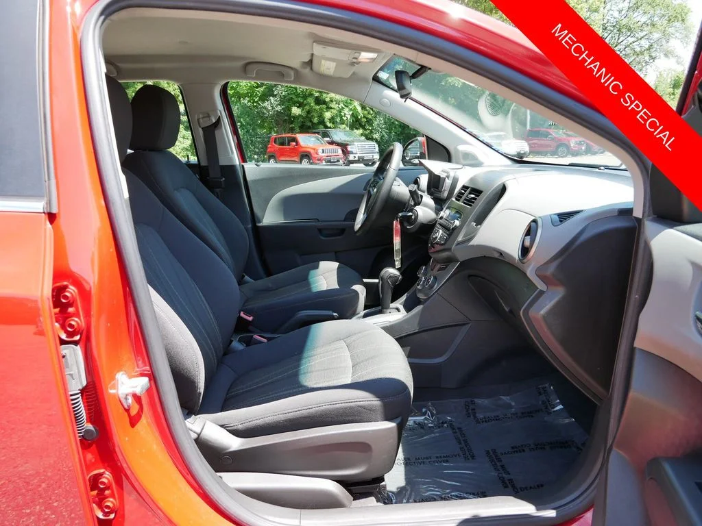 Used 2013 Red Chevrolet LT image 8
