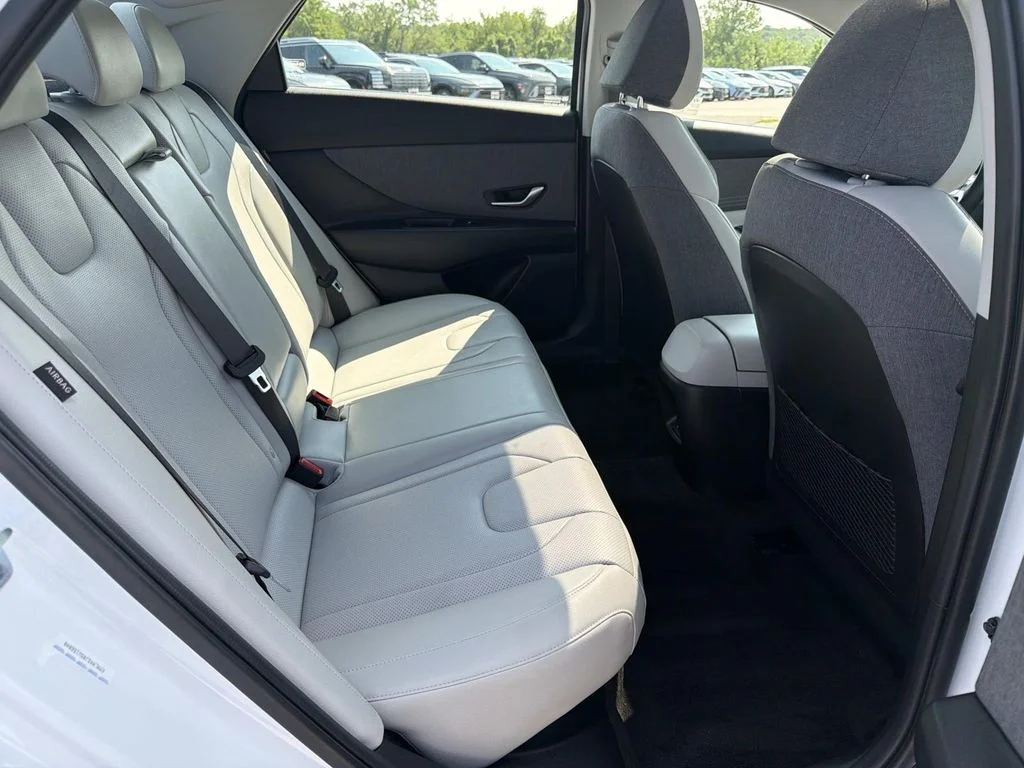 Used 2025 White Hyundai Limited image 26