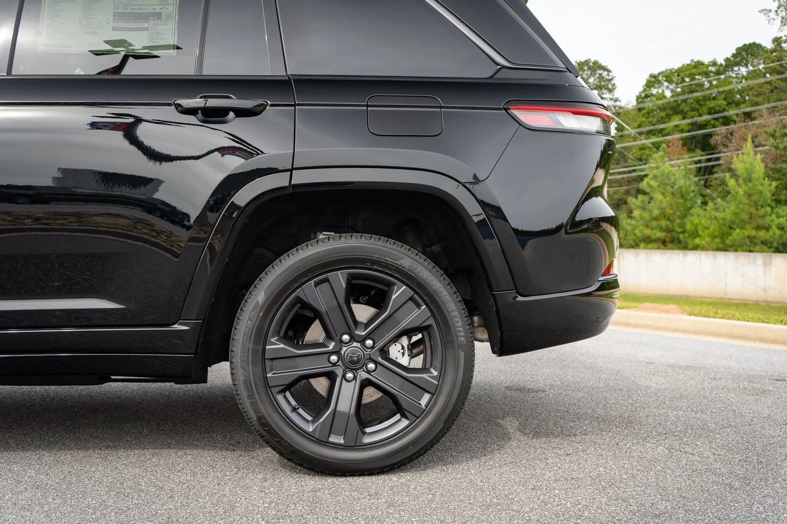 New 2027 High-Gloss Black Paint Jeep Limited Reserve image 6