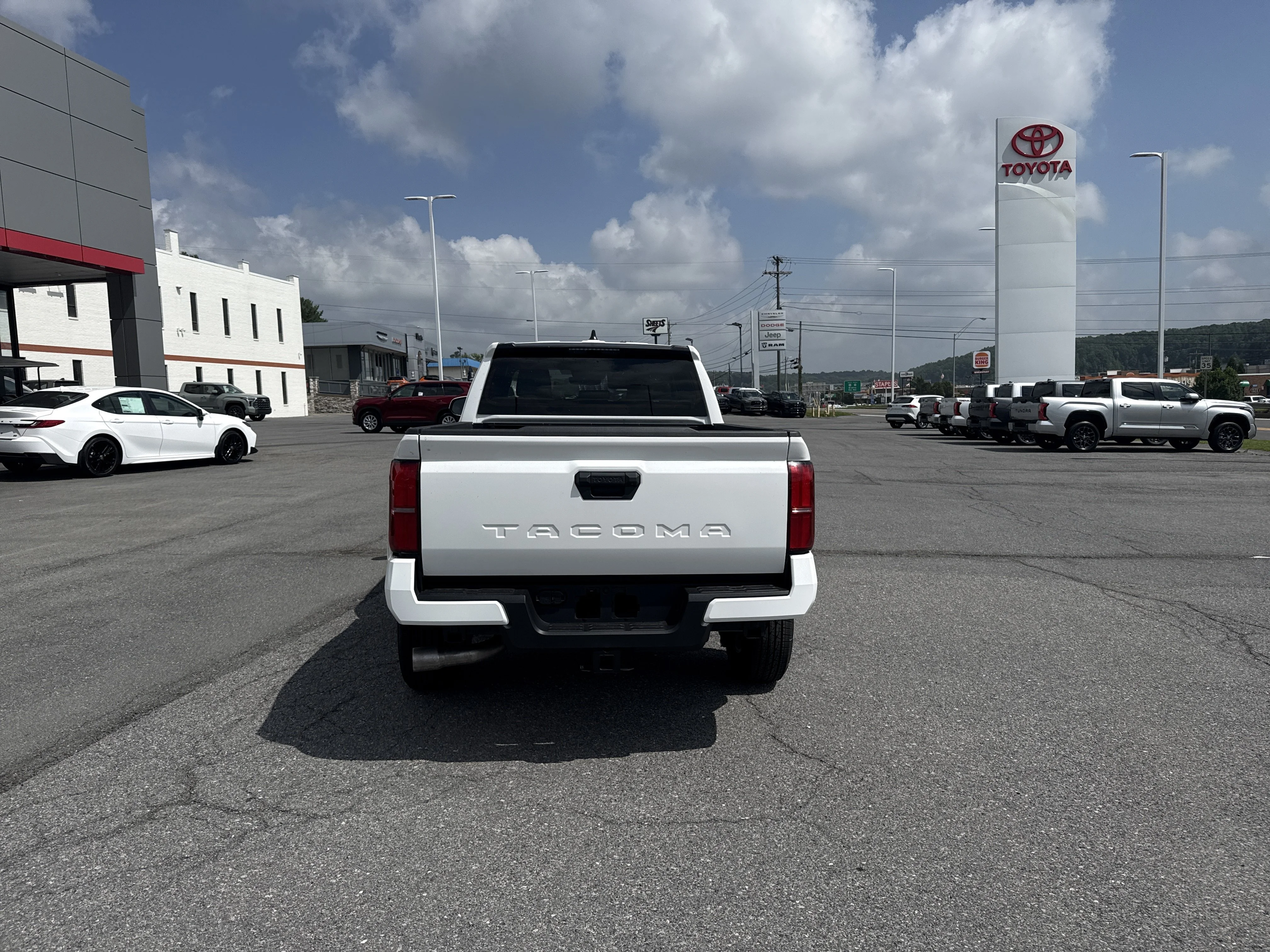 2026 Toyota Tacoma SR5 - Photo 9