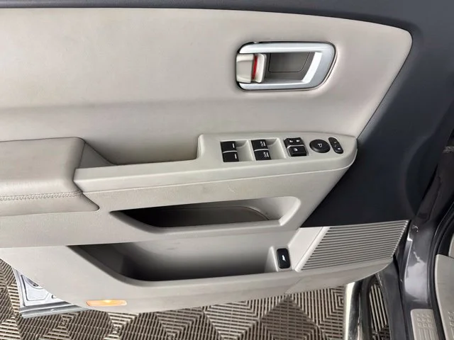 Used 2015 Gray Honda EX-L image 31