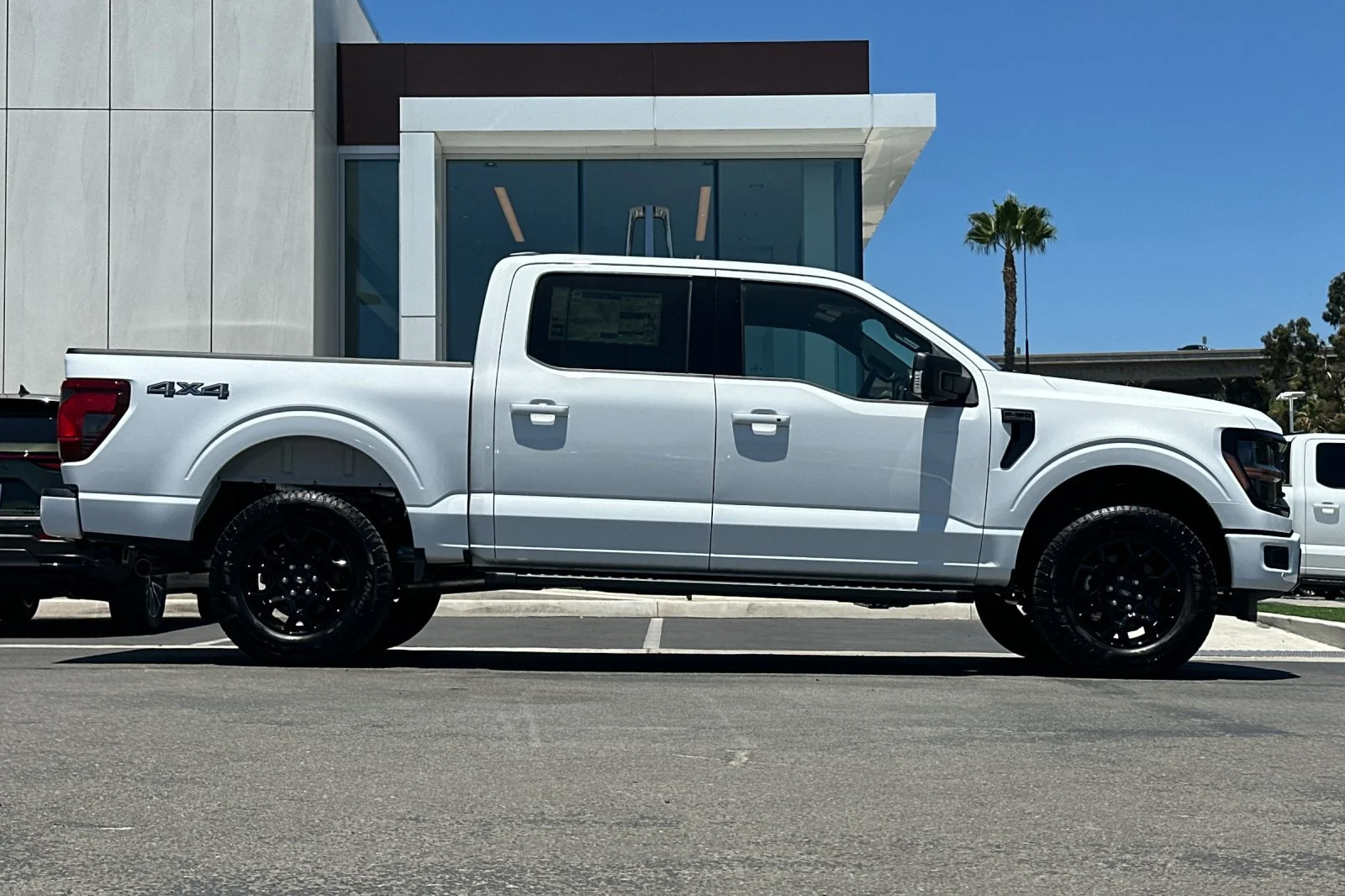 New 2026 Oxford White Ford XLT image 2