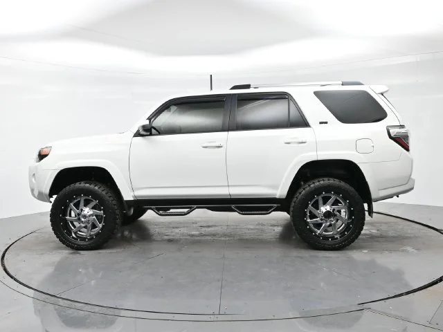 Used 2019 Super White Toyota SR5 image 4