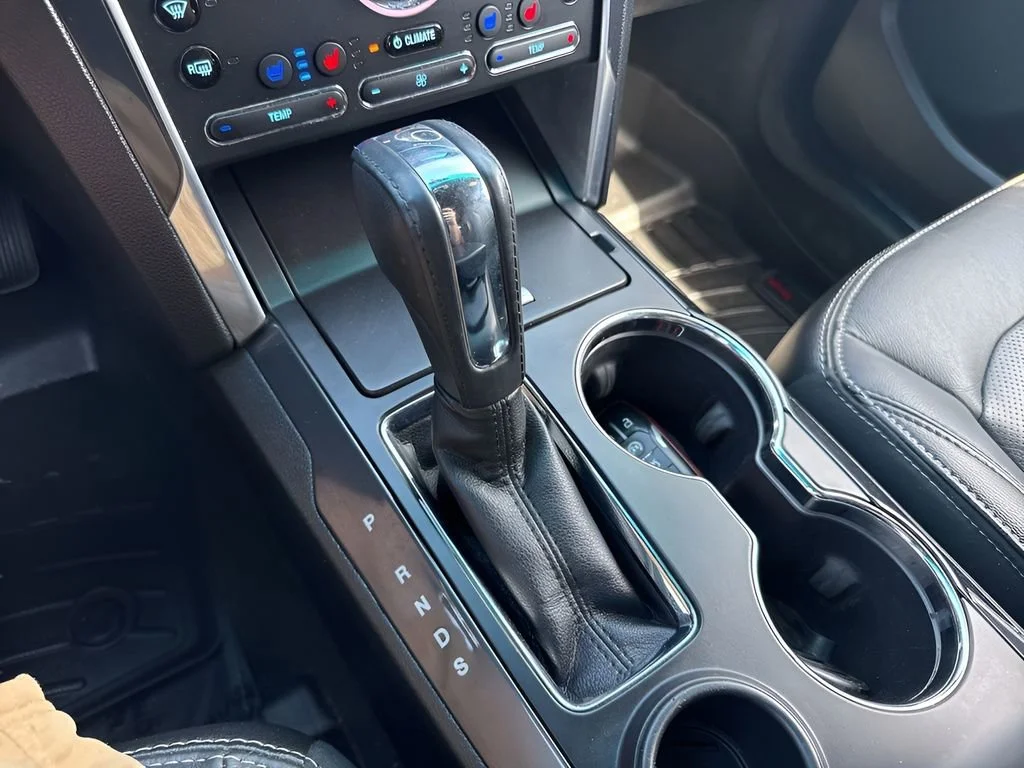 Used 2017  Ford Limited image 19