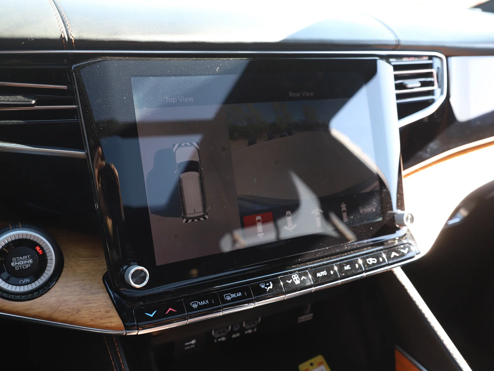 Used 2022 Diamond Black Crystal Pearlcoat Jeep Series III image 25