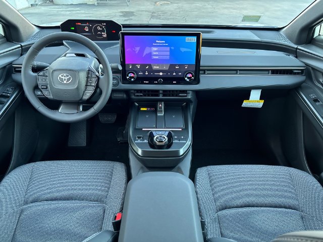 New 2027 Wind Chill Pearl <sup>1</sup> Toyota  XLE image 21