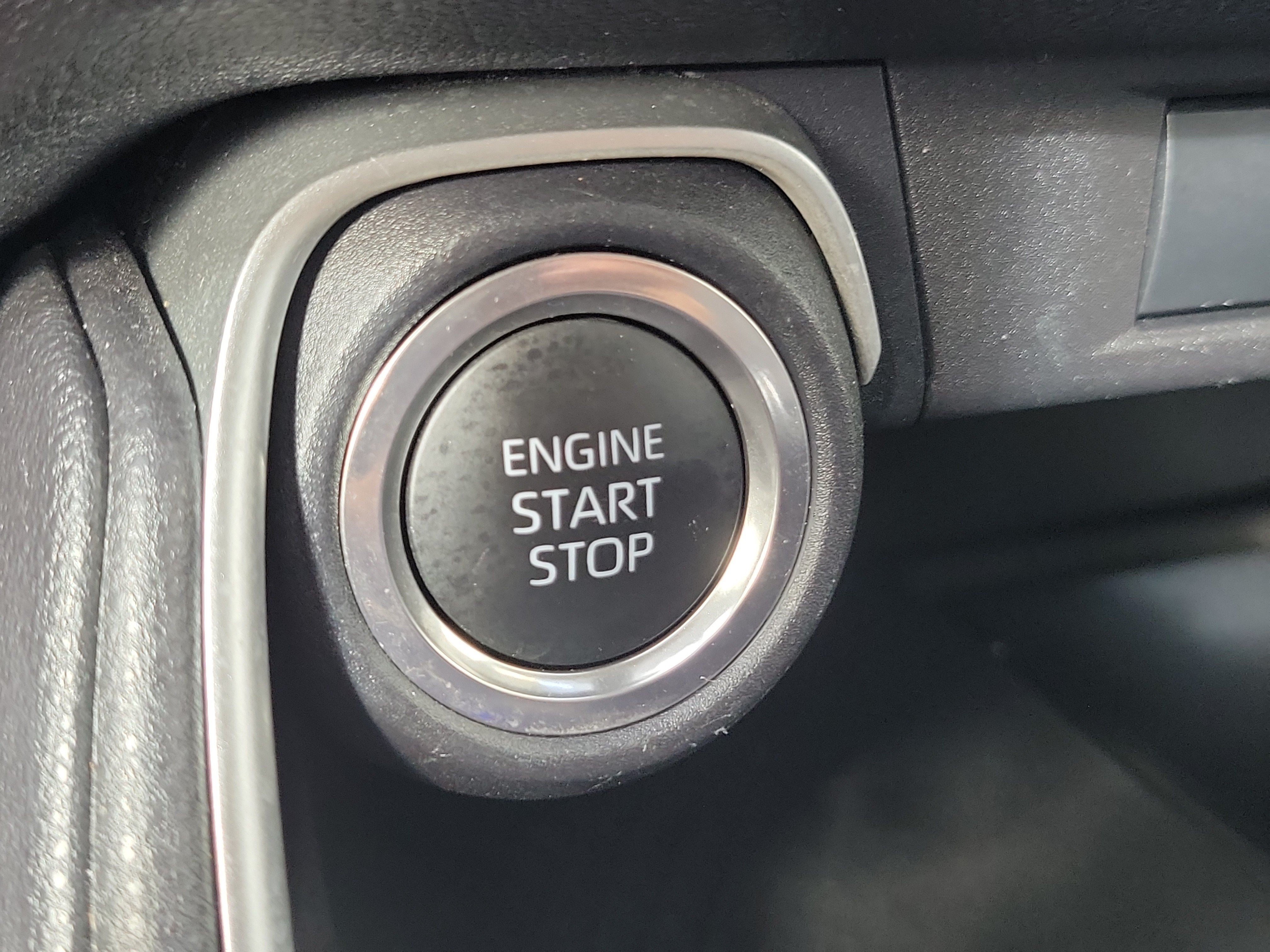 Used 2025 Pearl Toyota LE image 30