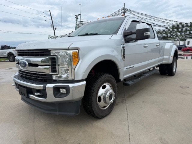 Used 2017 Silver Ford XLT image 1