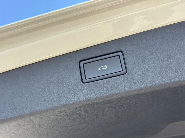 New 2026 Sandstone W/Deep Black Roof Volkswagen 2.0T SE R-Line Black image 18