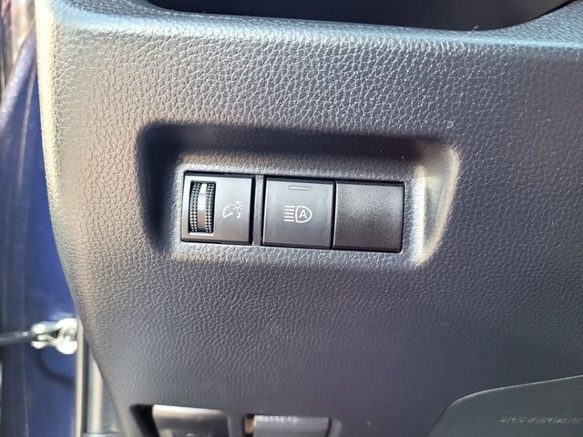 Used 2020  Toyota XLE image 14