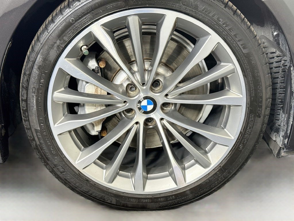 Used 2021 Dark Graphite Metallic BMW 530i image 28