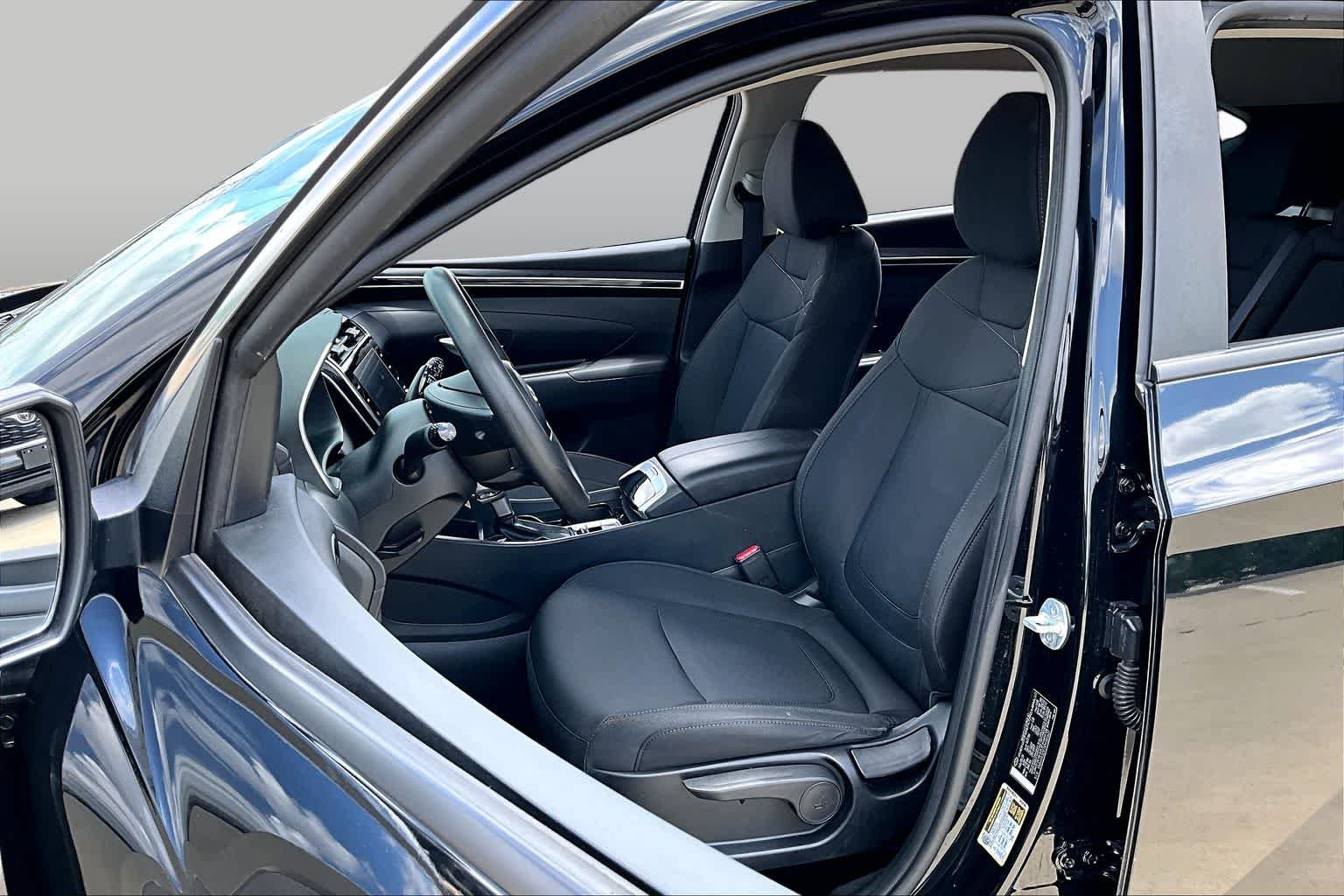Used 2024 Black Pearl Hyundai SE image 7