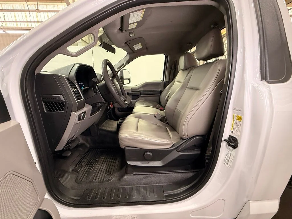 Used 2018 White Ford XL image 15