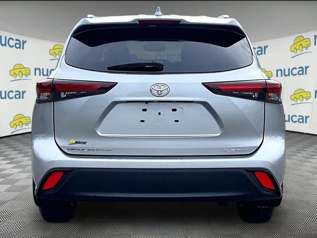 Used 2025 Silver Toyota XLE image 5