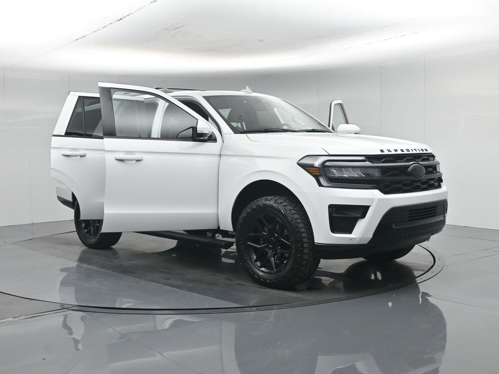 Used 2024 White Ford Limited image 39