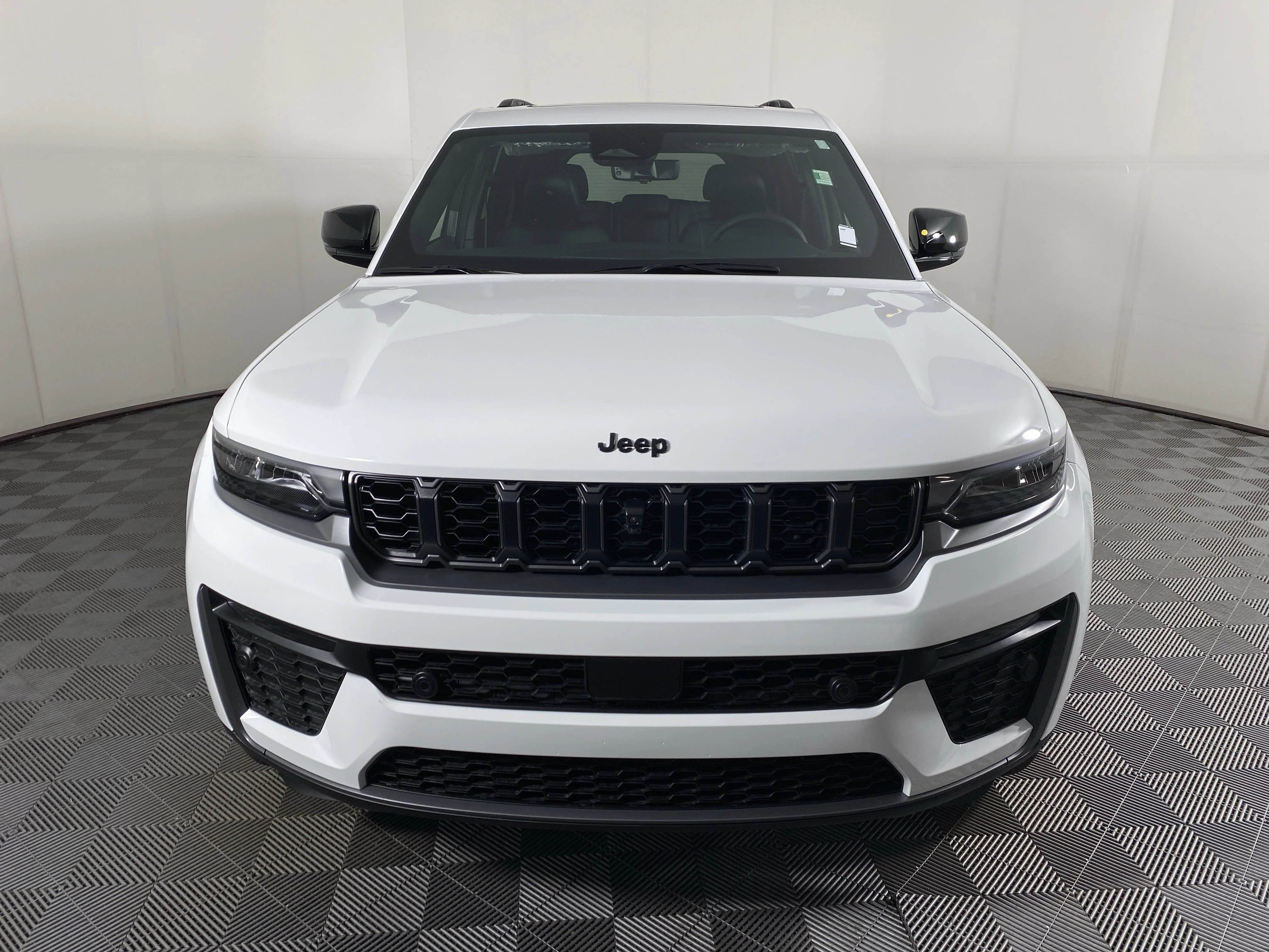 New 2026 Bright White Clear-Coat Exterior Paint Jeep  image 12