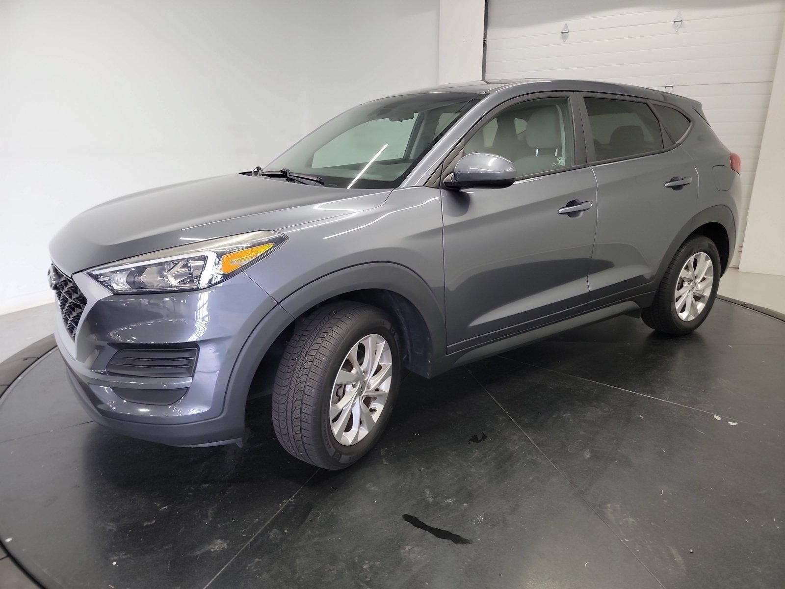 Used 2019 Coliseum Gray Hyundai SE image 3