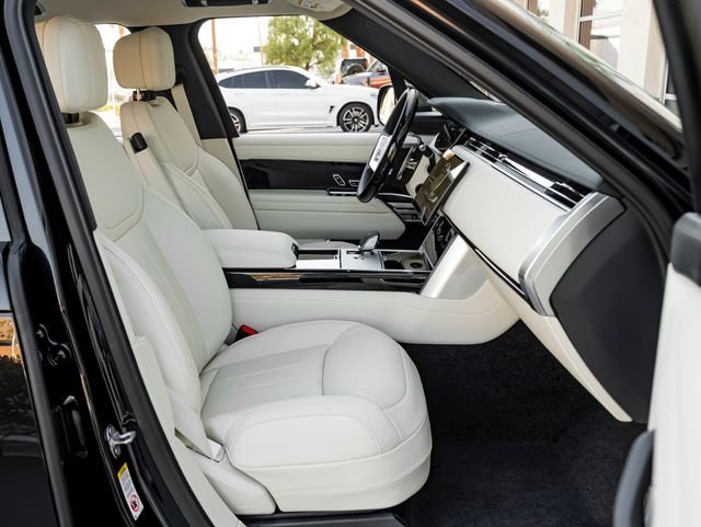 New 2026 Santorini Black Land Rover SE image 30