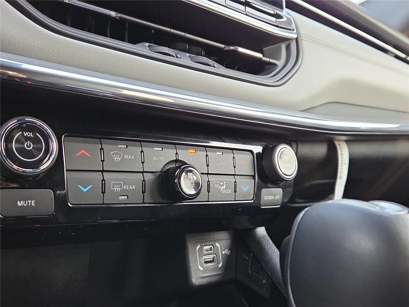 Used 2024 Bright White Clearcoat Jeep Limited image 9
