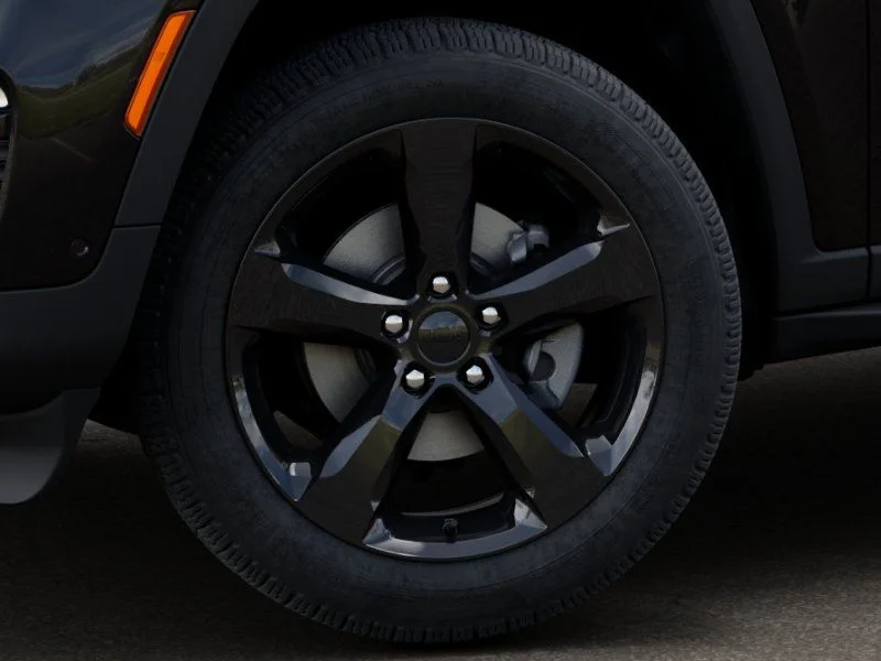 New 2025 Diamond Black Crystal Pearl-Coat Exterior Paint Jeep Limited image 9