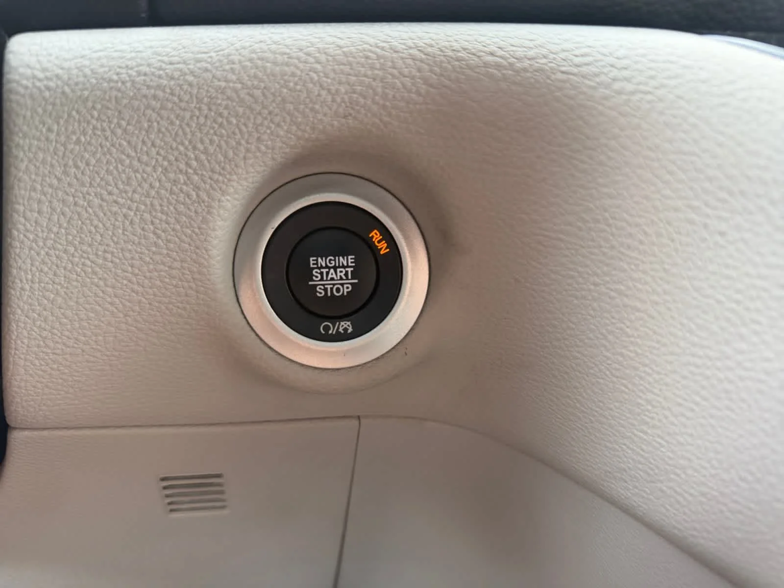 Used 2024 Fathom Blue Pearlcoat Chrysler Hybrid Select image 34