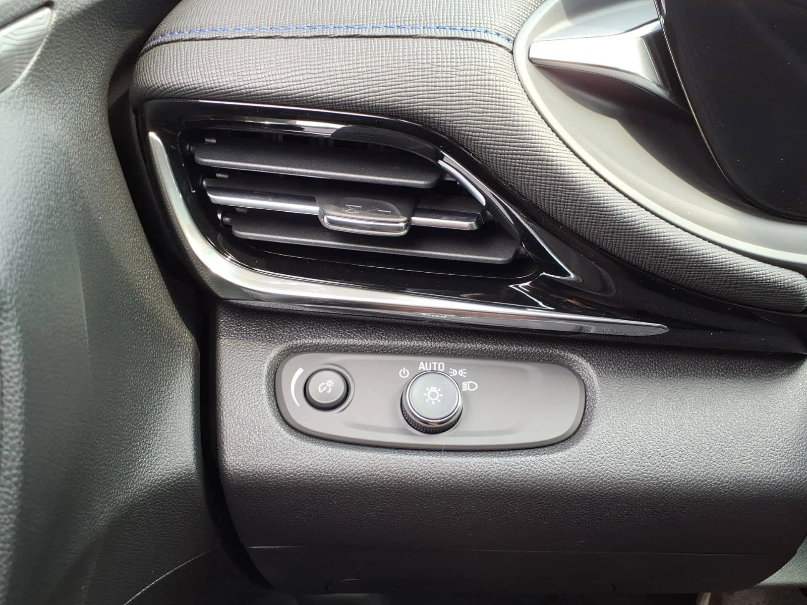2026 Buick Envista Sport Touring - Photo 21