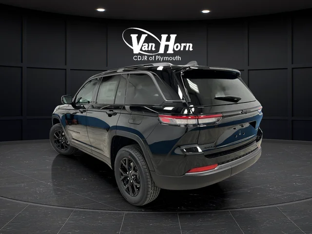 New 2026 Diamond Black Crystal Pearl-Coat Exterior Paint Jeep Altitude image 5