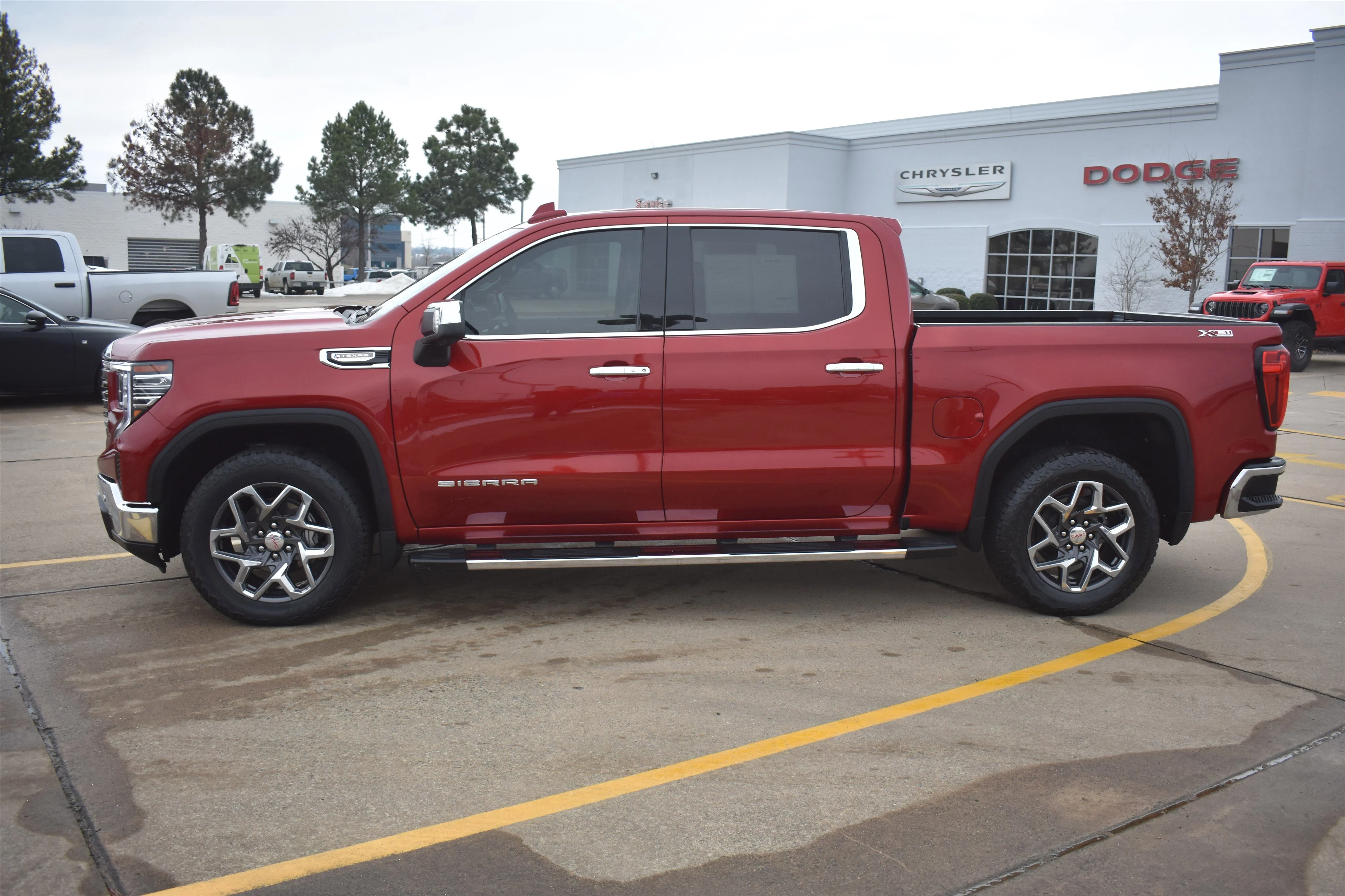 2023 GMC Sierra 1500 SLT - Photo 9