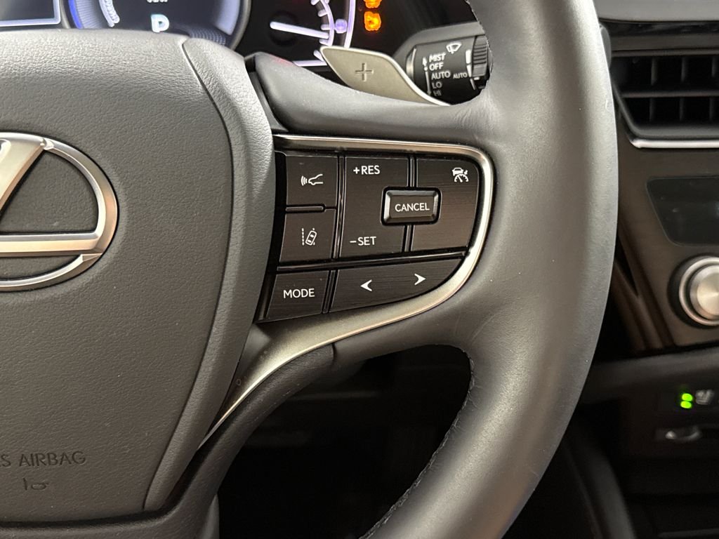 2022 Lexus ES Hybrid 300h - Photo 17