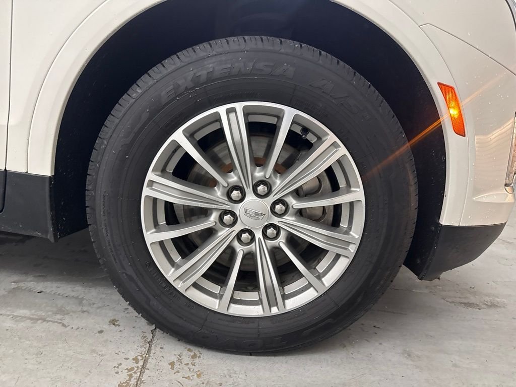 Used 2017 White Cadillac Luxury image 22