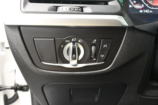 Used 2023 White BMW xDrive30i image 34