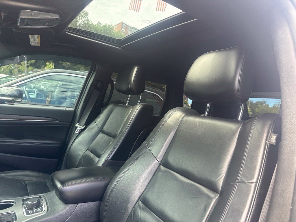 Used 2020 Gray Jeep Limited image 9