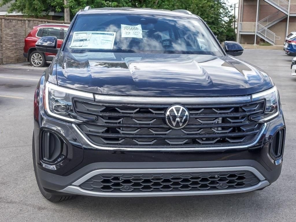 New 2026 Deep Black Pearl Volkswagen 2.0T SE image 4