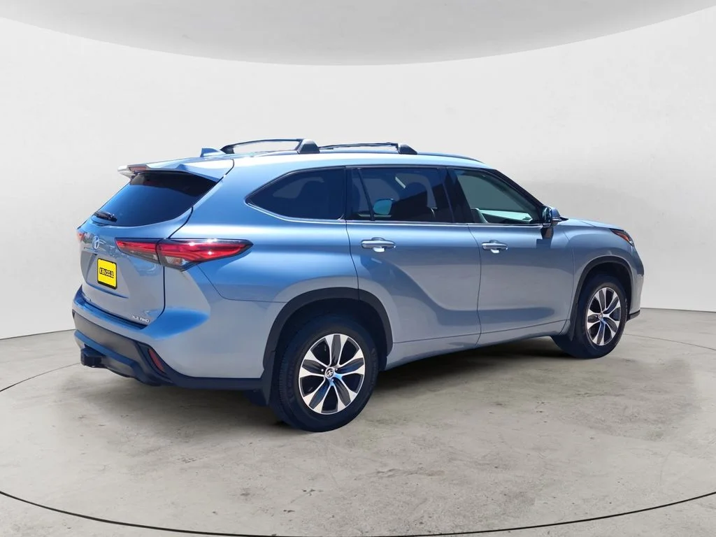 Used 2021 Gray Toyota XLE image 5