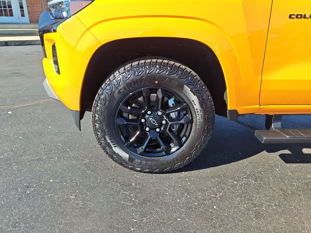 Used 2025 Orange Chevrolet Z71 image 10